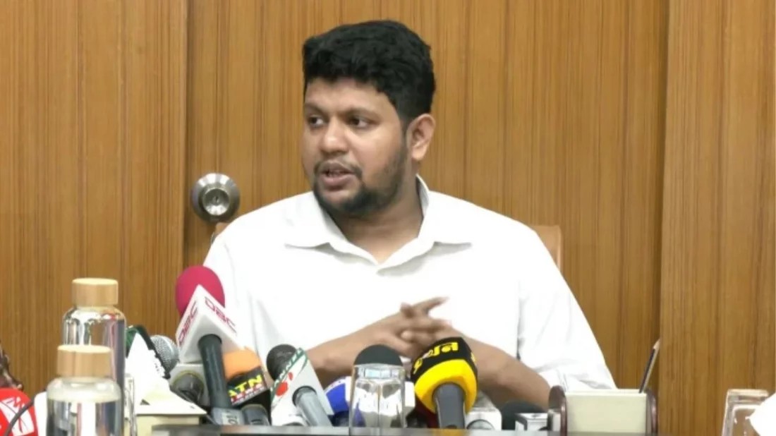 ফ্যাসিবাদমুক্ত গণমাধ্যম তৈরিতে লাইভ টিভি ও নেক্সট টিভিকে লাইসেন্স দেওয়া হয়েছে: তথ্য উপদেষ্টা